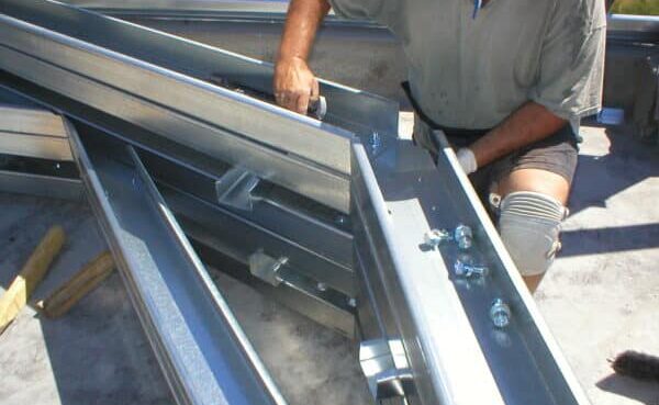 Descubre 6 ventajas de los edificios de acero conformado en frío sobre las estructuras de acero de fundición roja 7 Construcción sólida de canal en C