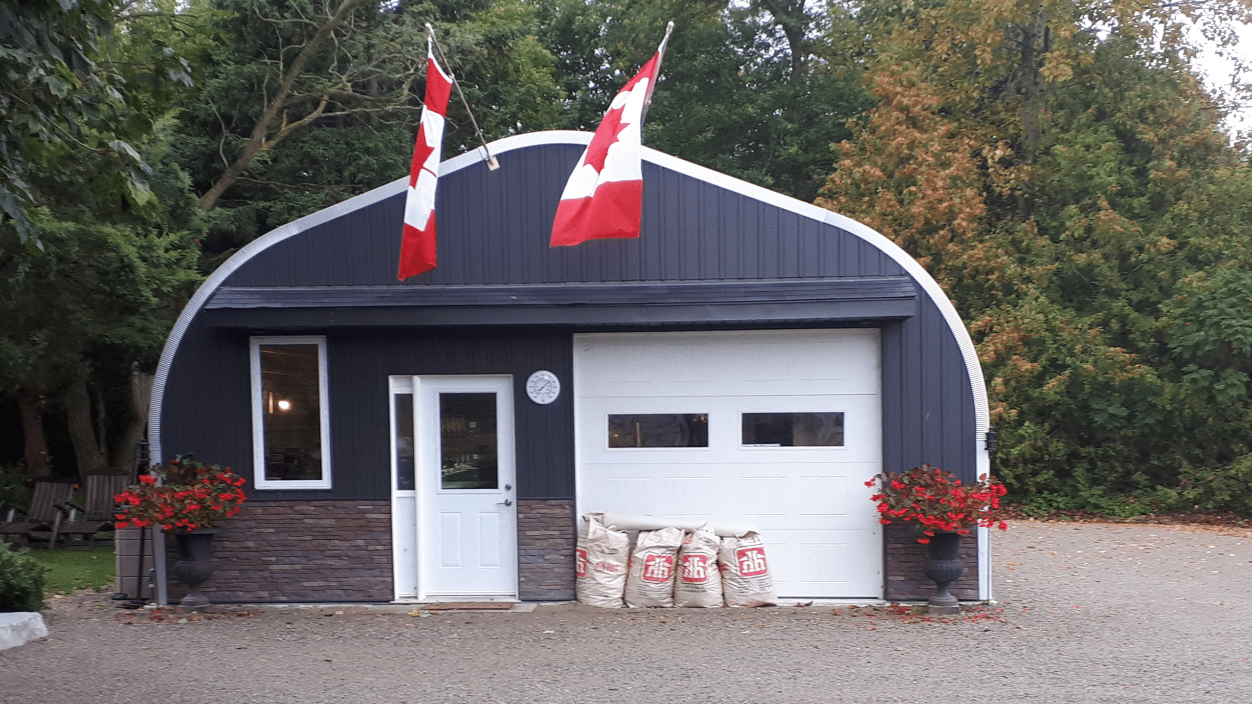 Modèle A 25′ x 13′ x 24′